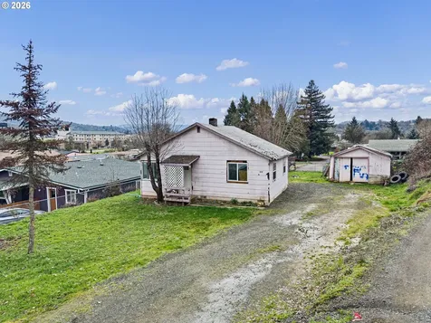 593 NW Sweetbrier Avenue Roseburg OR 97471