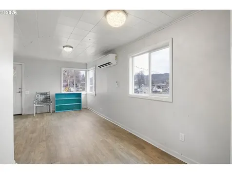 593 NW Sweetbrier Avenue Roseburg OR 97471
