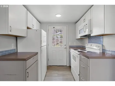 593 NW Sweetbrier Avenue Roseburg OR 97471
