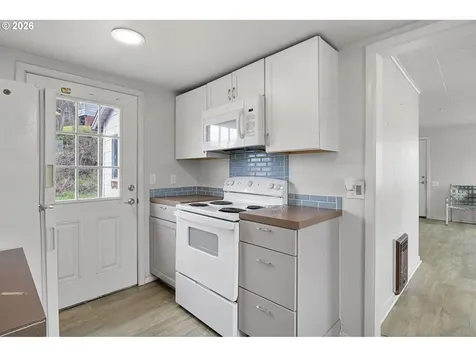 593 NW Sweetbrier Avenue Roseburg OR 97471