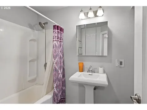 593 NW Sweetbrier Avenue Roseburg OR 97471