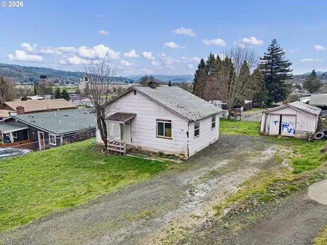 593 NW Sweetbrier Avenue Roseburg OR 97471