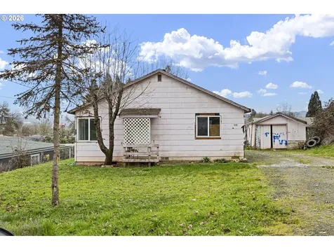 593 NW Sweetbrier Avenue Roseburg OR 97471