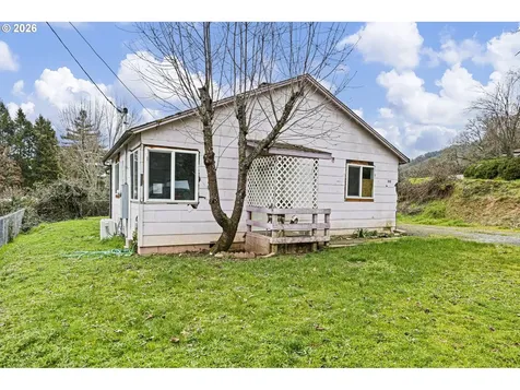 593 NW Sweetbrier Avenue Roseburg OR 97471