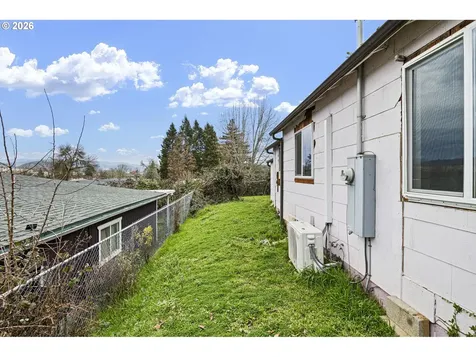 593 NW Sweetbrier Avenue Roseburg OR 97471