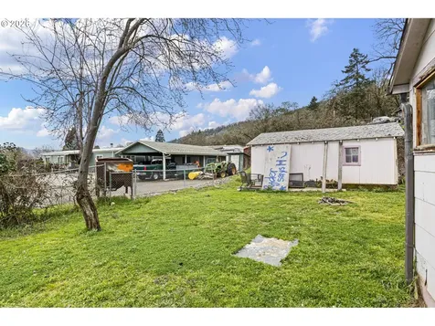 593 NW Sweetbrier Avenue Roseburg OR 97471