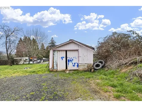 593 NW Sweetbrier Avenue Roseburg OR 97471