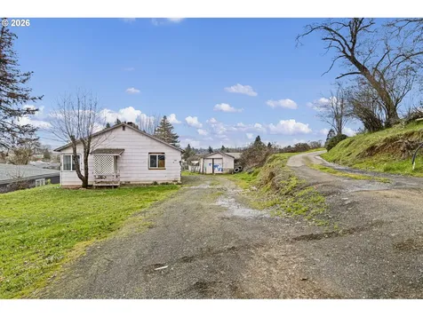593 NW Sweetbrier Avenue Roseburg OR 97471