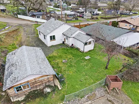 593 NW Sweetbrier Avenue Roseburg OR 97471