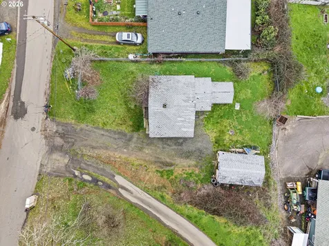 593 NW Sweetbrier Avenue Roseburg OR 97471