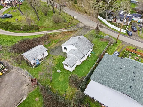 593 NW Sweetbrier Avenue Roseburg OR 97471