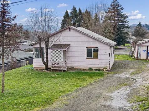 593 NW Sweetbrier Avenue Roseburg OR 97471