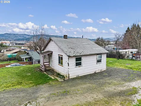 593 NW Sweetbrier Avenue Roseburg OR 97471