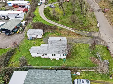 593 NW Sweetbrier Avenue Roseburg OR 97471