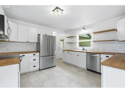 1102 Center Street Oregon City OR 97045