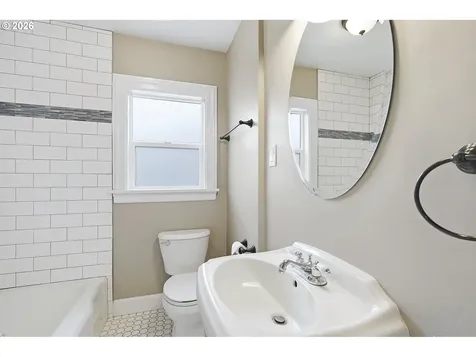 1102 Center Street Oregon City OR 97045