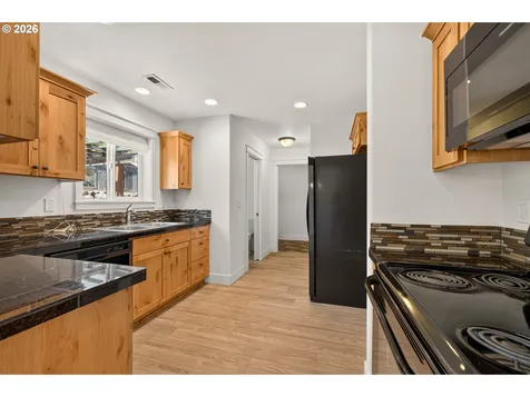 2883 NW 2nd Street Mcminnville OR 97128