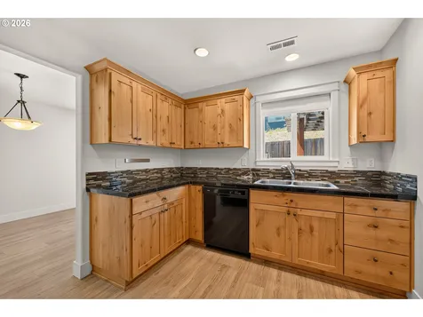 2883 NW 2nd Street Mcminnville OR 97128