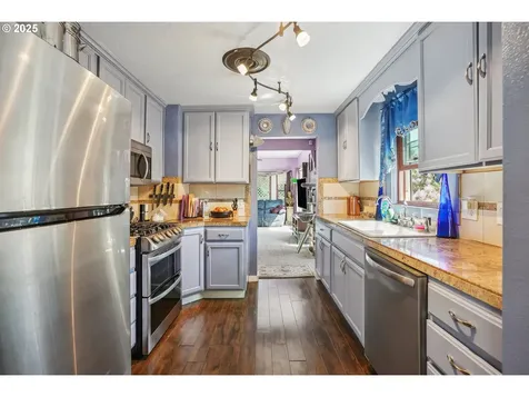 6927 SE 83rd Avenue Portland OR 97266