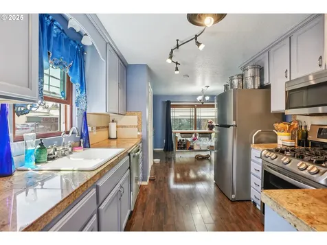 6927 SE 83rd Avenue Portland OR 97266