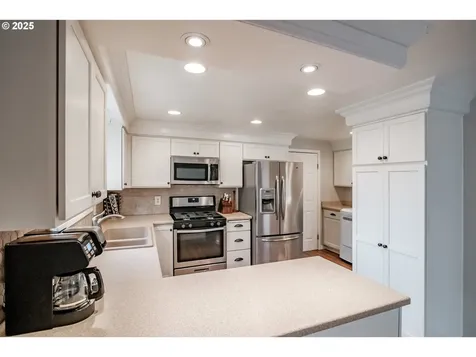 810 5th Avenue Sweet Home OR 97386