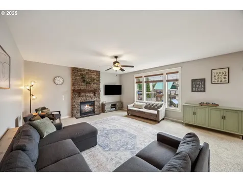 14642 Walnut Grove Way Oregon City OR 97045