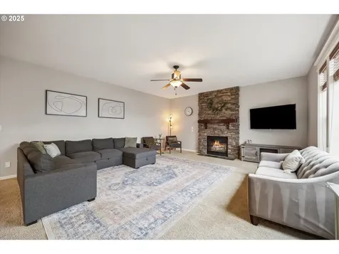 14642 Walnut Grove Way Oregon City OR 97045