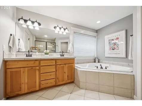 14642 Walnut Grove Way Oregon City OR 97045