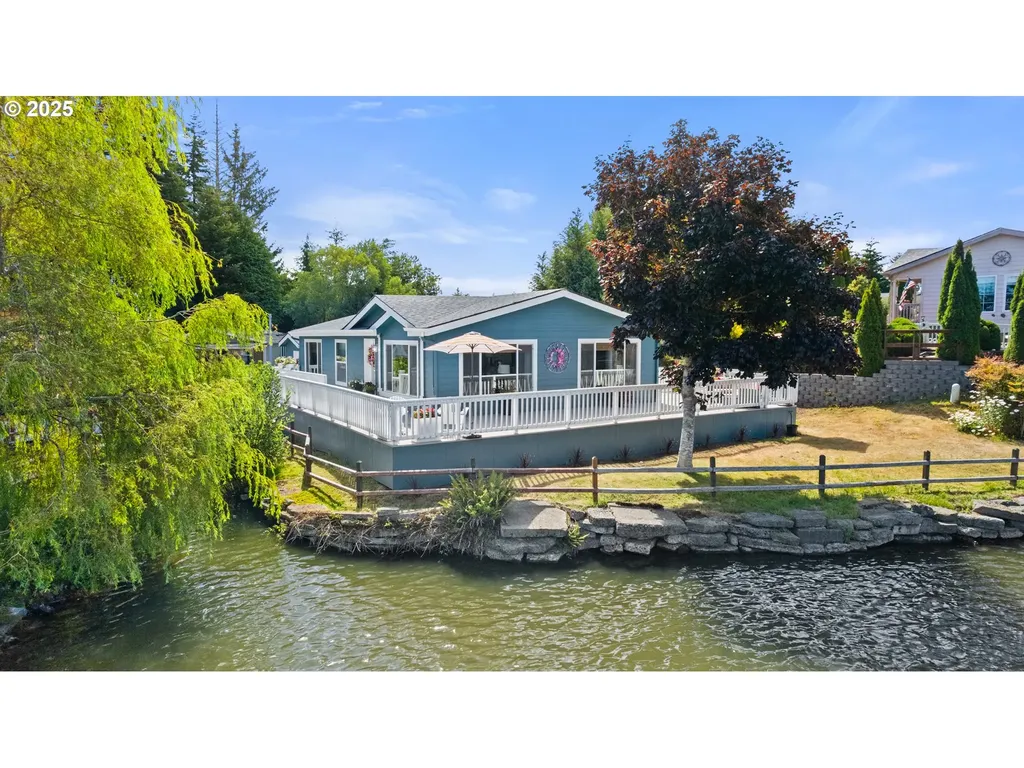 1975 Shorepines Drive Coos Bay OR 97420
