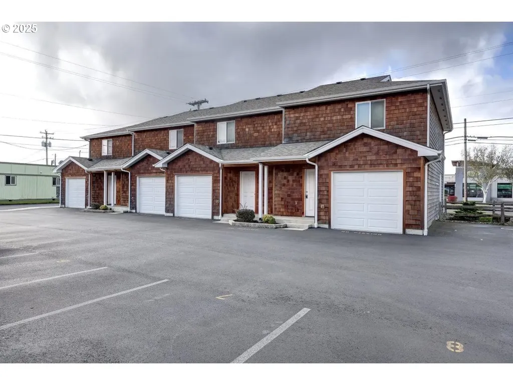 720 740 Avenue G Seaside OR 97138