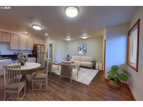 720 740 Avenue G Seaside OR 97138