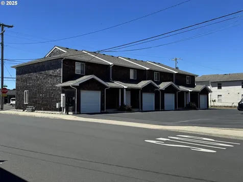 720 740 Avenue G Seaside OR 97138