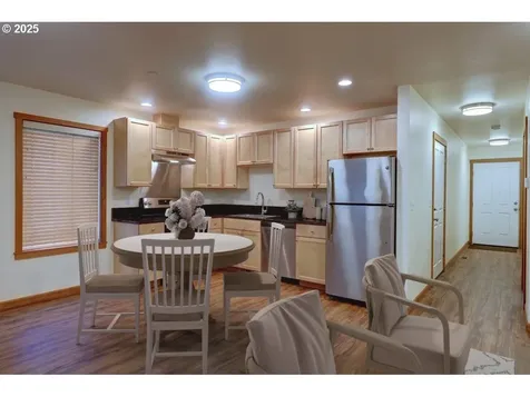 720 740 Avenue G Seaside OR 97138