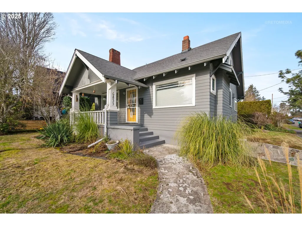 6833 SE Stark Street Portland OR 97215