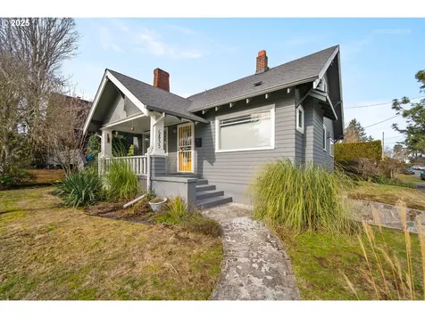 6833 SE Stark Street Portland OR 97215