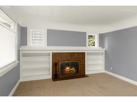 6833 SE Stark Street Portland OR 97215