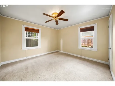 6833 SE Stark Street Portland OR 97215
