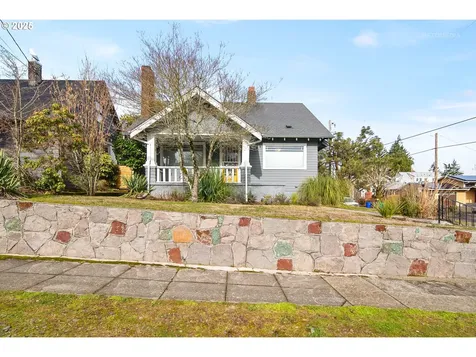 6833 SE Stark Street Portland OR 97215