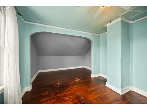6833 SE Stark Street Portland OR 97215