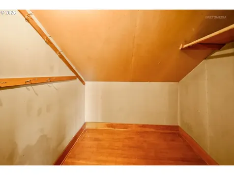 6833 SE Stark Street Portland OR 97215
