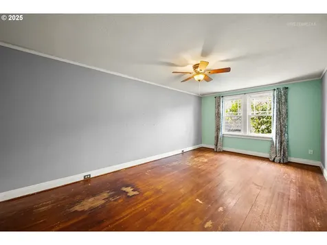 6833 SE Stark Street Portland OR 97215