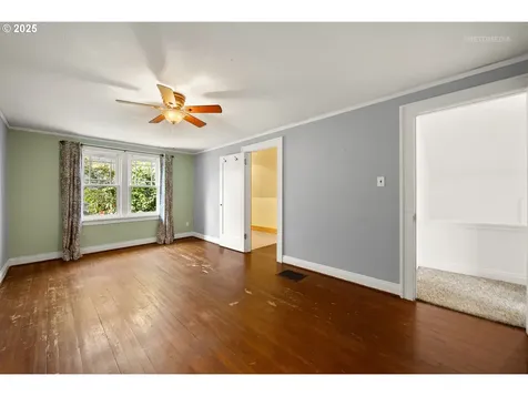 6833 SE Stark Street Portland OR 97215