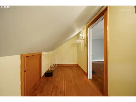 6833 SE Stark Street Portland OR 97215