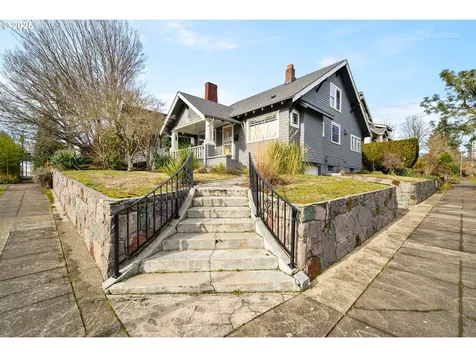 6833 SE Stark Street Portland OR 97215