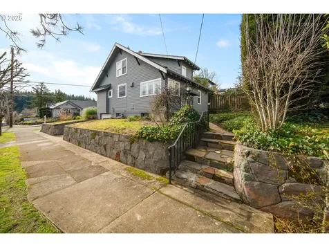 6833 SE Stark Street Portland OR 97215