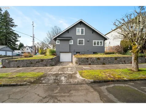 6833 SE Stark Street Portland OR 97215
