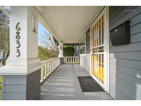 6833 SE Stark Street Portland OR 97215