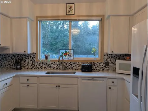 47 SW Gardenia Avenue Warrenton OR 97146