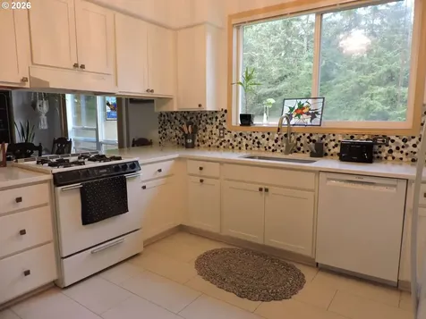 47 SW Gardenia Avenue Warrenton OR 97146
