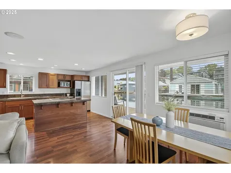 11630 N Island Cove Lane Portland OR 97217